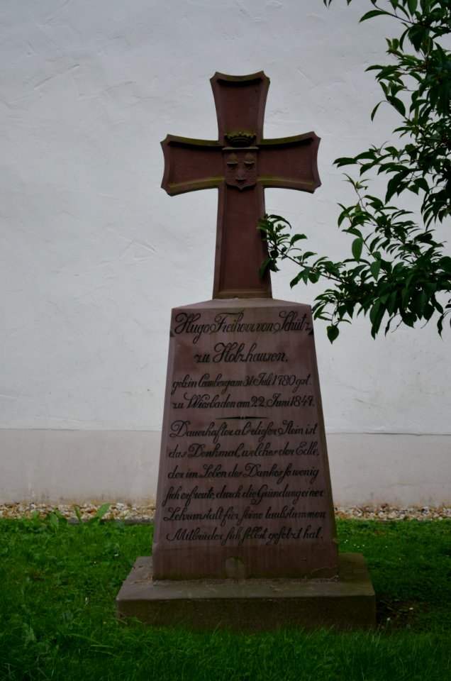 Bad Camberg, Gedenkkreuz Hugo Schütz von Holzhausen