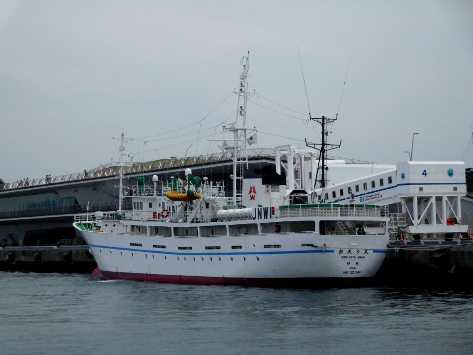Back view of Shin-Oita maru a fishery training vessel of Oita Prefectual Board of Education at Yokohama Osanbashi 20180512