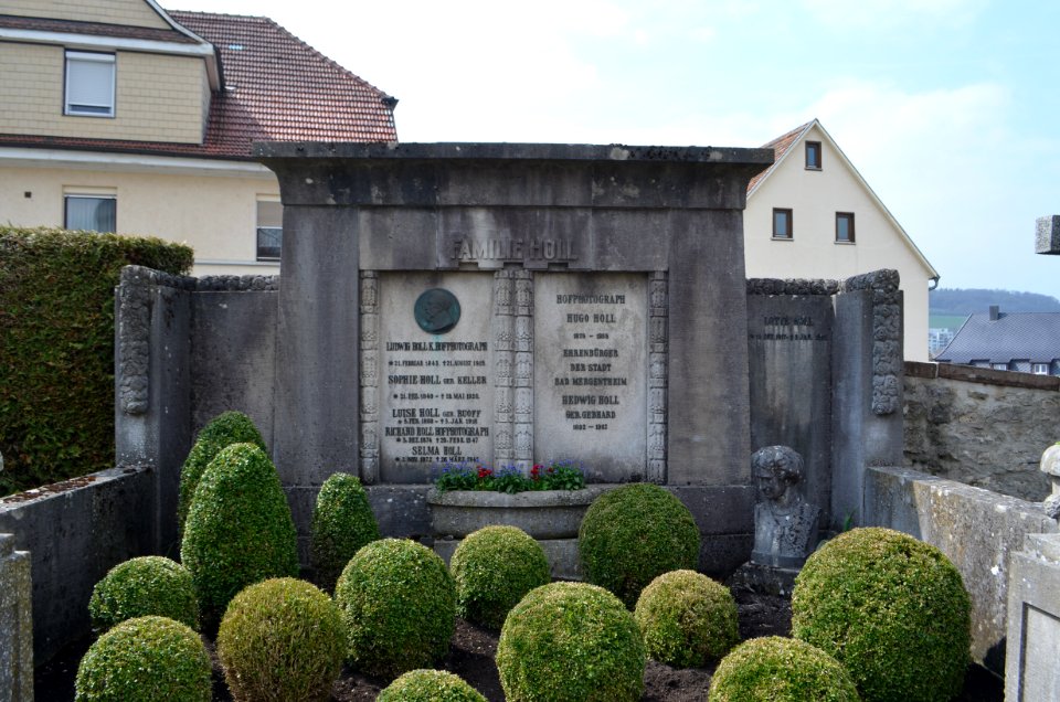 Bad Mergentheim, Friedhof, Grab Holl