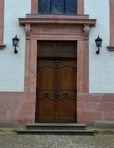 Bad Camberg, Pfarrkirche St. Peter und Paul, Seitentür