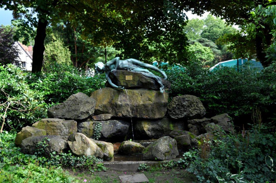 Bad Godesberg, Stadtpark, Knabe an der Quelle