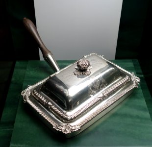 Bacon dish, Paul Storr, England, 1822-1823, silver - Fowler Museum - University of California, Los Angeles - DSC02658
