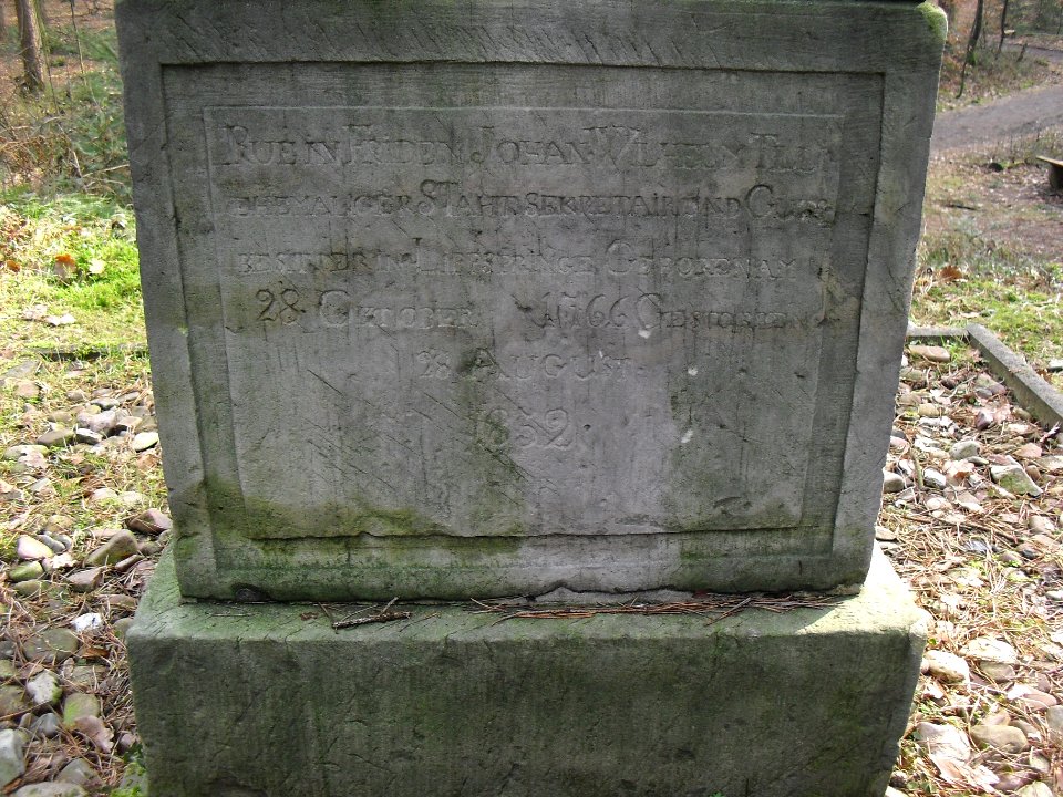 Bad Lippspringe-Tilly Kreuz Inschrift vorne