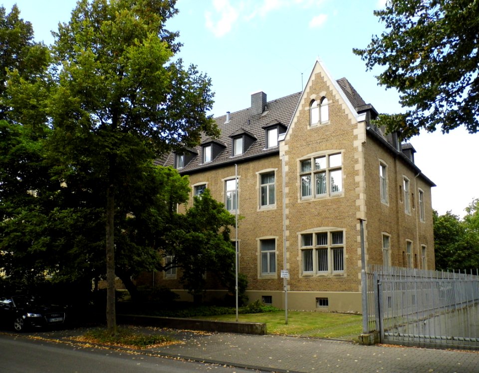 Bad Godesberg, Dürenstraße 33 (rechts)