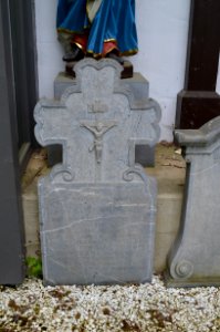 Bad Camberg, Kreuzigungsgruppe Eichbornstraße 2, Grabplatte 4