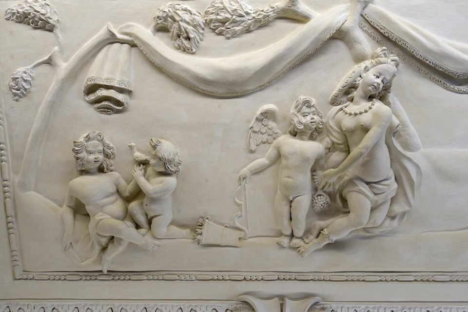 Baroque stucco ceiling by Carlo Moretti Brentano, detail, completed 1674 - Stadtmuseum Fembohaus - Nuremberg, Germany -DSC02174