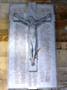 Bar-le-Duc (Meuse) église St.Etienne, croix monument aux morts