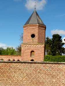 Barenton-sur-Serre (Aisne) tour pigeonnier de ferme A