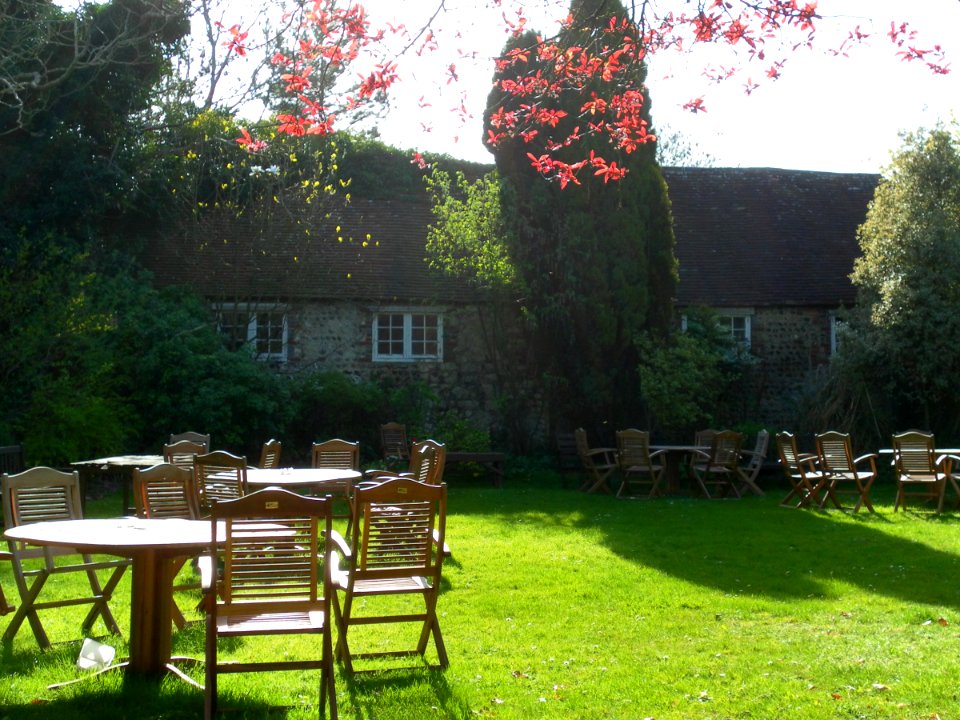 Barn at Chalk Farm Hotel, Cooper's Hill, Willingdon (NHLE Code 1353114) (April 2011)