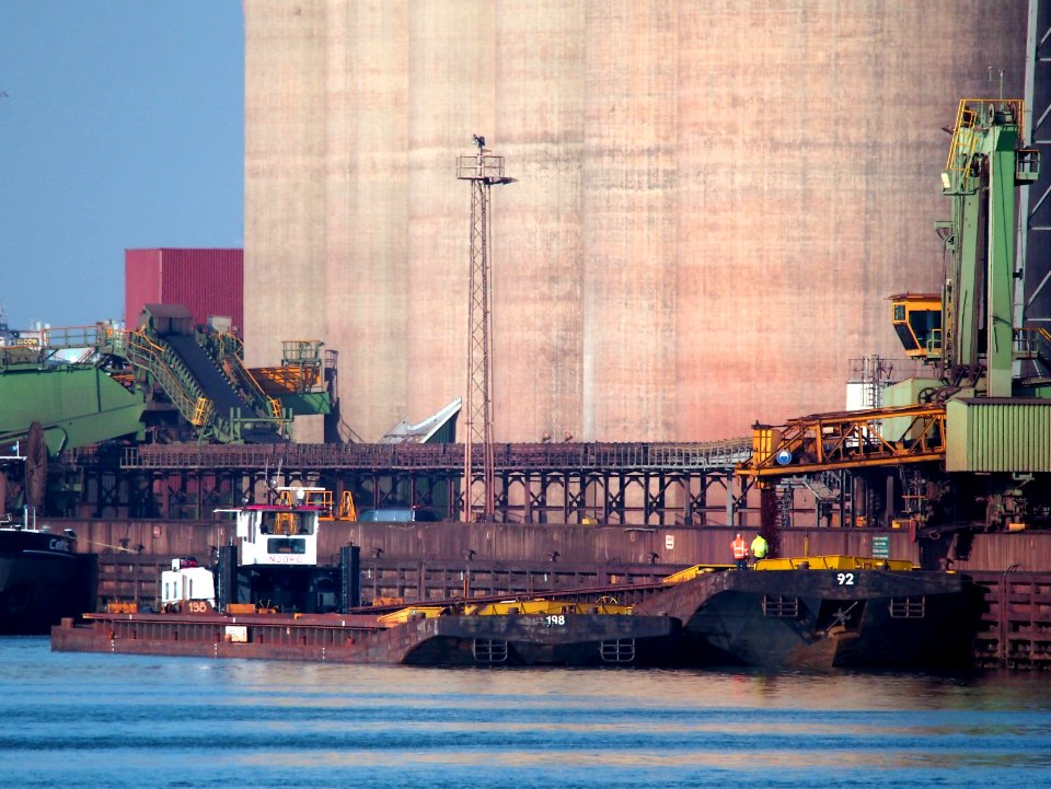 Barge Imperial 92 ENI 02326197 being filled with ore & Imperial 198 ENI 02324811, Hartelhaven, Port of Rotterdam, pic2