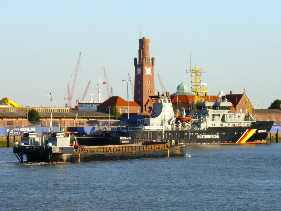 Barge HH 53 and ship Meerkatze