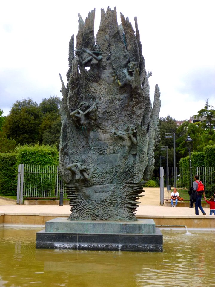 Barcelona - Monumento a Pau Casals (de Apel·les Fenosa) 3