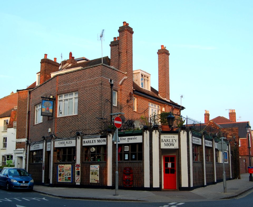 Barley Mow pub, 39 Castle Road, Southsea (March 2019) (2)