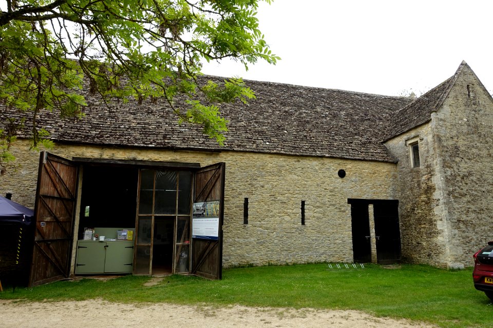 Barn - Kelmscott Manor - Oxfordshire, England - DSC09948
