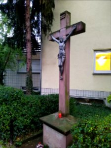 Barockes Steinkruzifix des 18. Jh. in Frankfurt-Sossenheim Okt. 2019 001