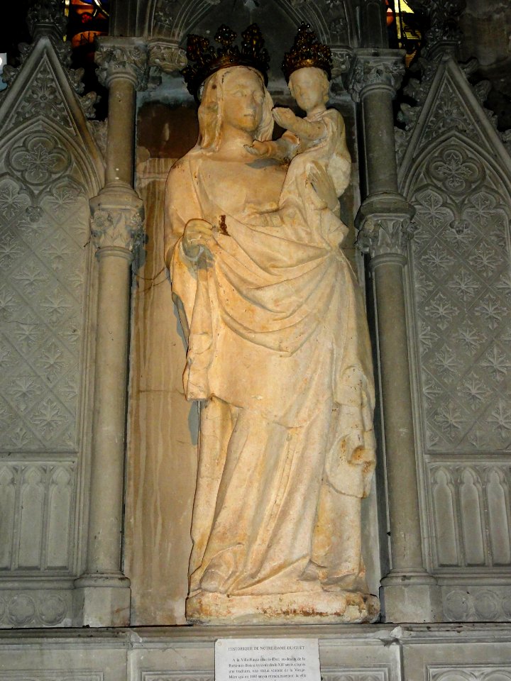 Bar-le-Duc (Meuse) église St.Etienne, statue vierge et enfant