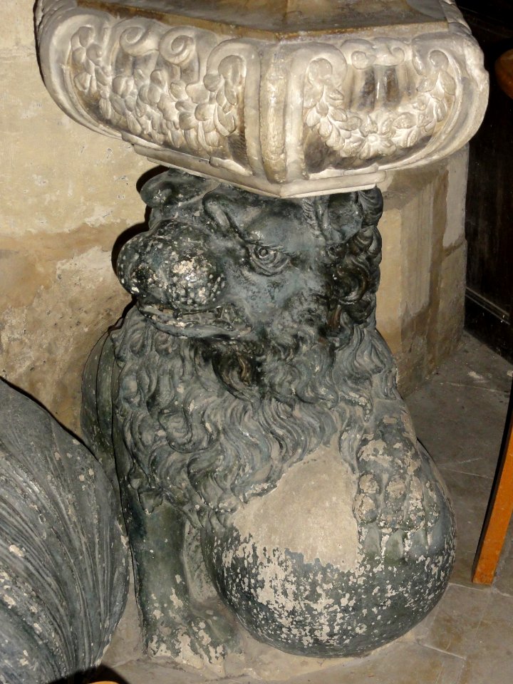 Bar-le-Duc (Meuse) église St.Etienne, dessous de chaire à prêcher