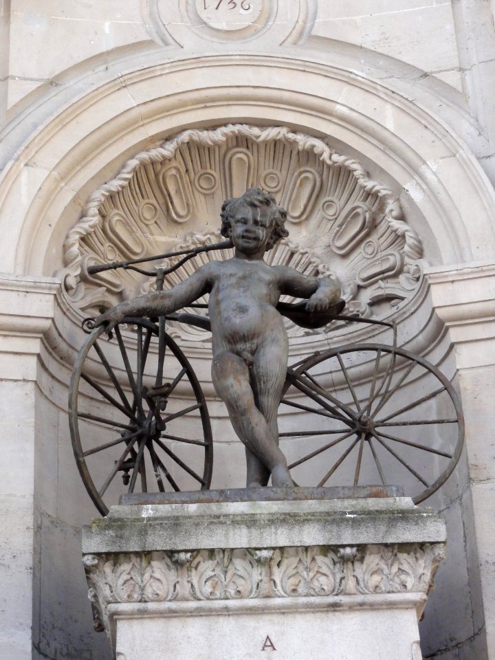 Bar-le-Duc (Meuse) statue velocipède Michaud