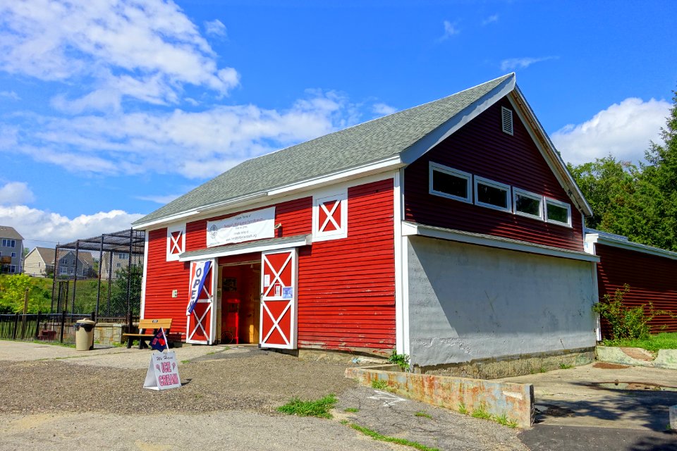 Barn - Benson Park - Hudson, New Hampshire - DSC07578