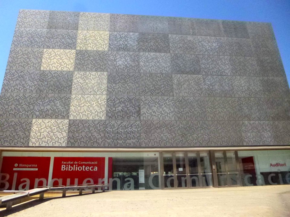 Barcelona - Universidad Ramón Llull-Facultad de Comunicación-Biblioteca Blanquerna 1