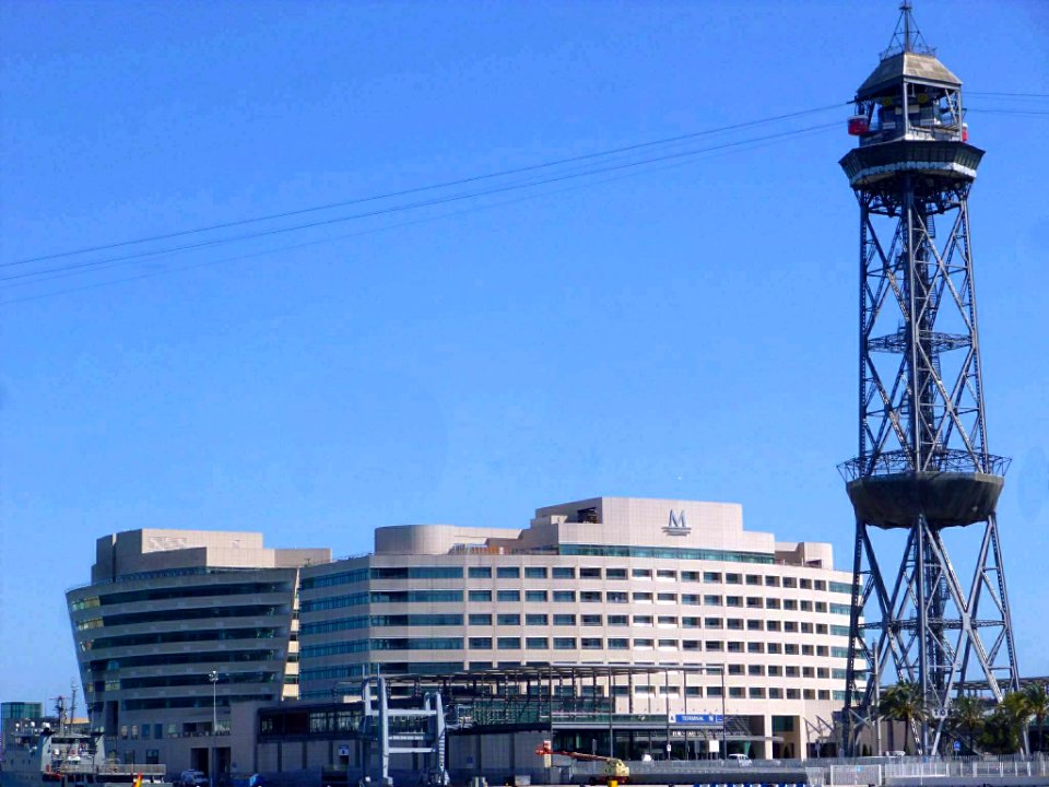 Barcelona - Torre Jaume I del Teleférico del puerto de Barcelona, Hotel Eurostars Grand Marina y World Trade Center Barcelona