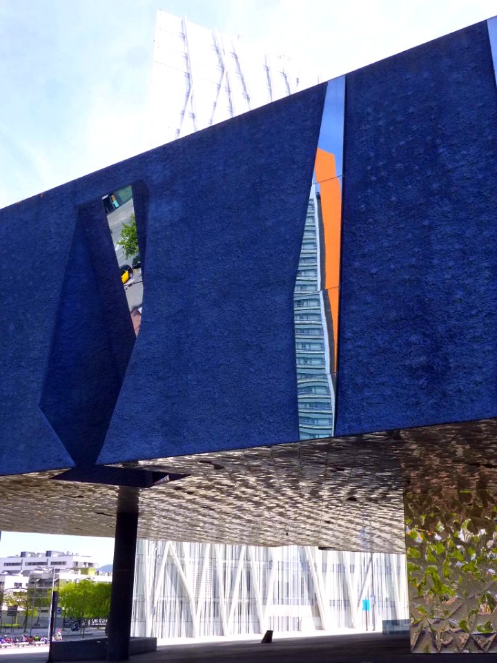 Barcelona - Museu Blau (Edifici Fòrum) y Torre Diagonal ZeroZero 04