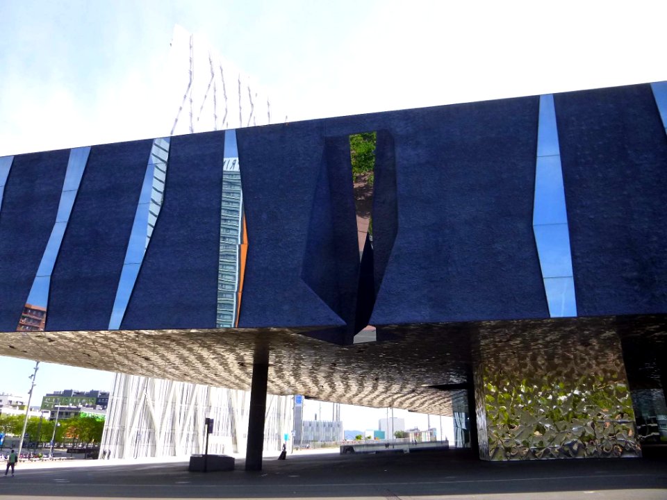 Barcelona - Museu Blau (Edifici Fòrum) y Torre Diagonal ZeroZero 03