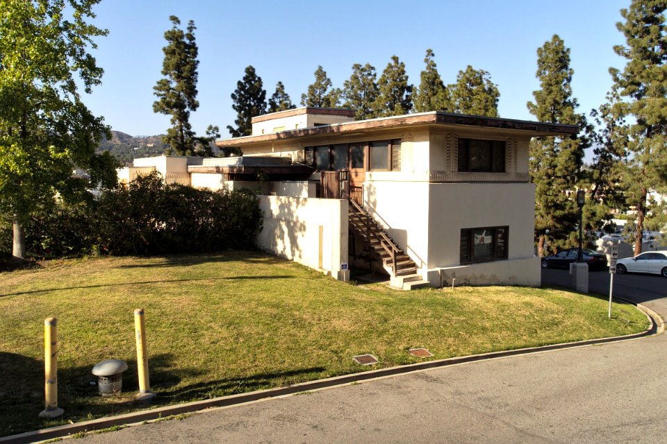 Barnsdall Park Arts Center (Residence A) from southwest 2015-05-10
