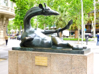 Barcelona - Escultura 'Coqueta', en Rambla de Catalunya