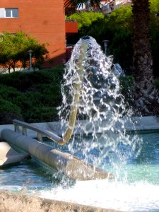 Barcelona - Fuente junto al Edifici Gas Natural (Torre Mare Nostrum)