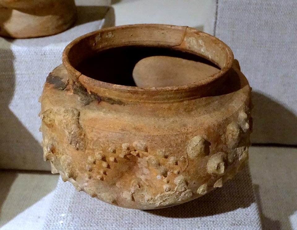 Barbotine pot, Roman, England, 1st-4th century AD, terracotta - Spurlock Museum, UIUC - DSC05681