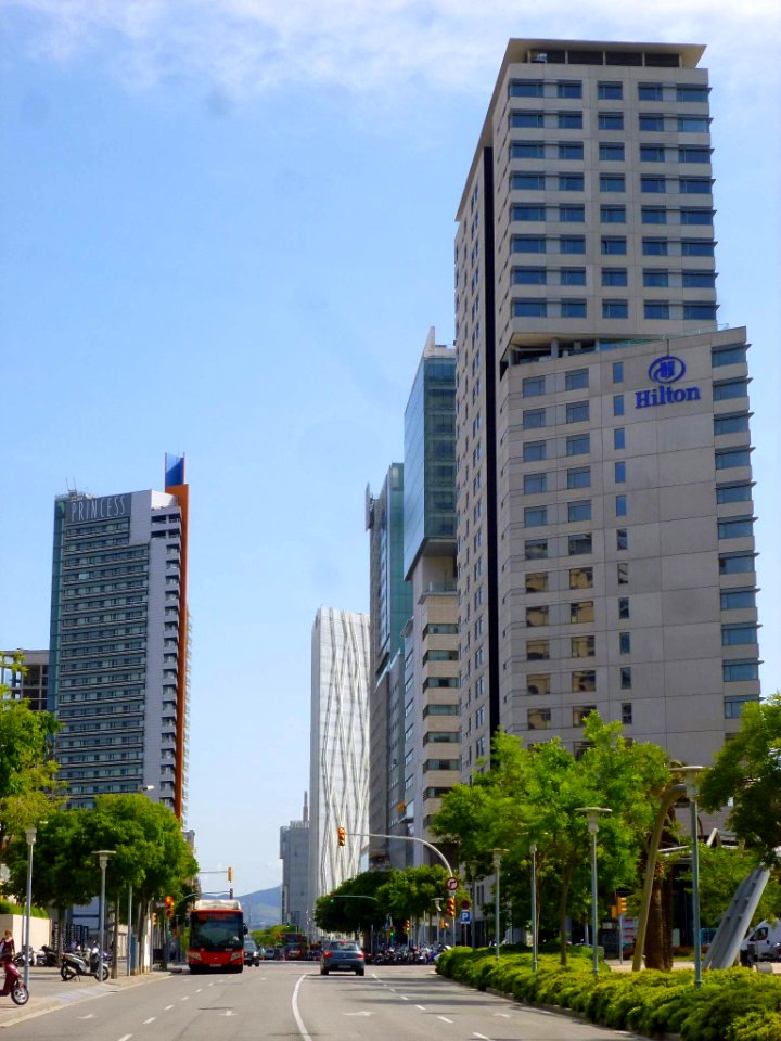 Barcelona - Hotel Hilton Diagonal Mar (derecha) y Hotel Barcelona Princess (izquierda)
