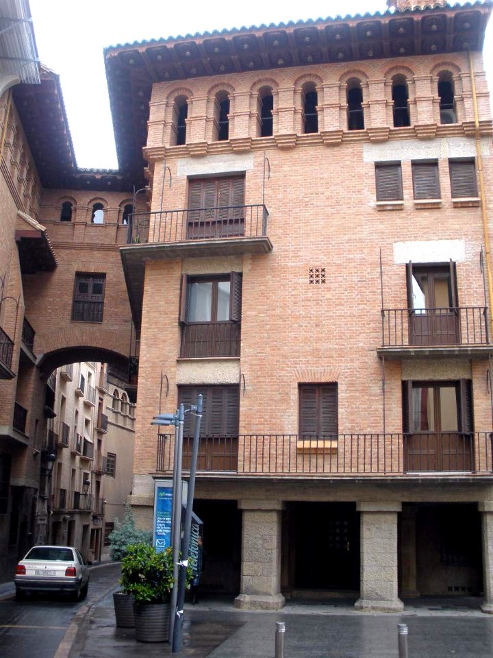 Barbastro - Centro Cultural Entrearcos (casa natal de Escriva de Balaguer) 1
