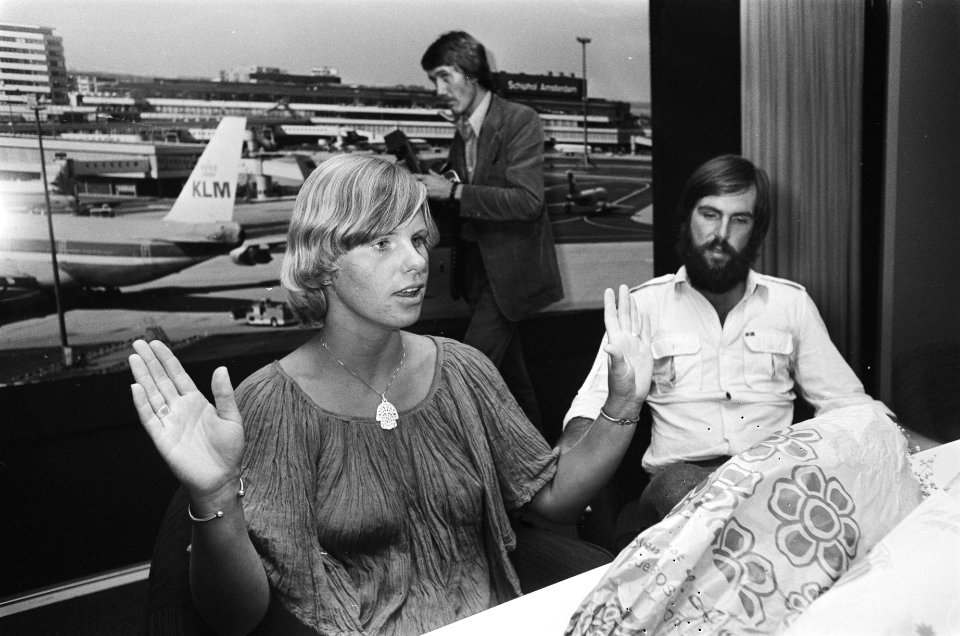 Barbara de Jong, na Griekse gevangenschap in verband met verkeersongeval terug i, Bestanddeelnr 929-8609
