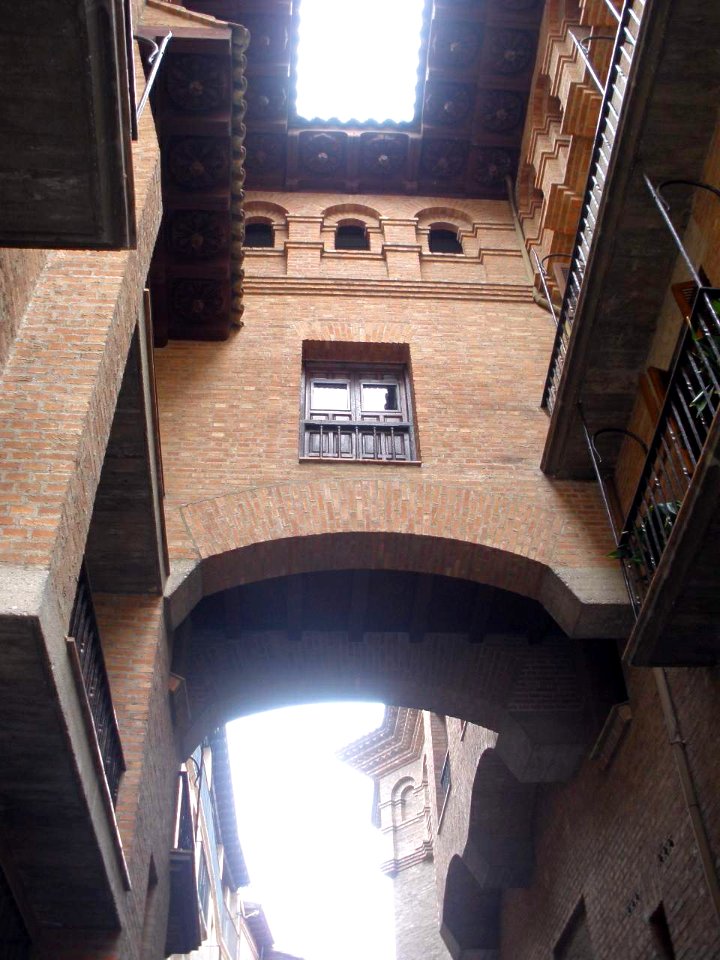Barbastro - Centro Cultural Entrearcos (casa natal de Escriva de Balaguer) 2