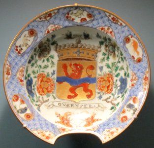 Barber's bowl, c. 1700, China, hard-paste porcelain with underglaze blue famille verte enamel decoration, HAA photo