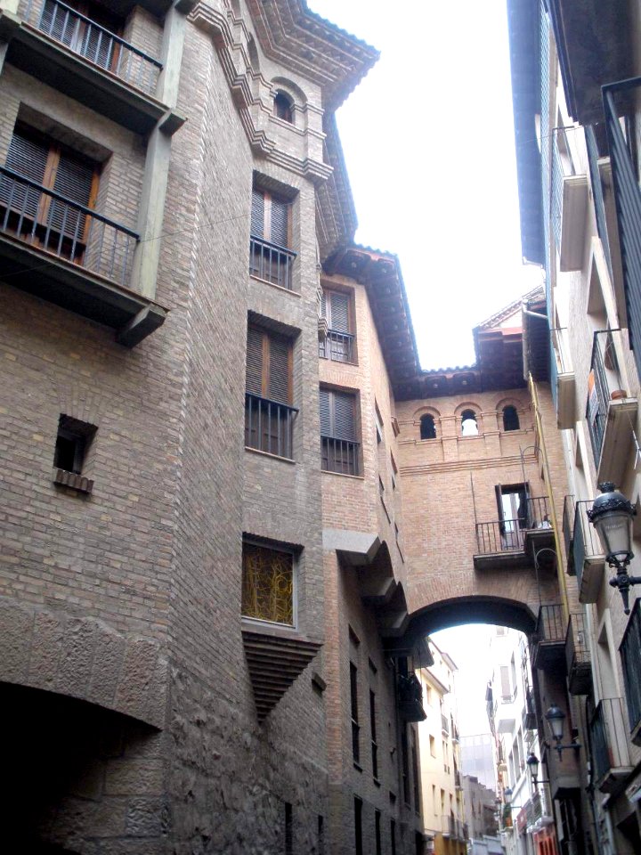 Barbastro - Centro Cultural Entrearcos (casa natal de Escriva de Balaguer) 3