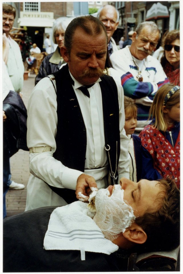 Barbier bij het 750-jarig bestaan van de stad. NL-HlmNHA 54036038