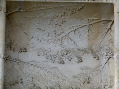 Bas relief sur porte Lalique Cours Albert 1er Paris