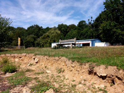 Base de loisirs de Saint-Quentin-en-Yvelines - Banc et hangar