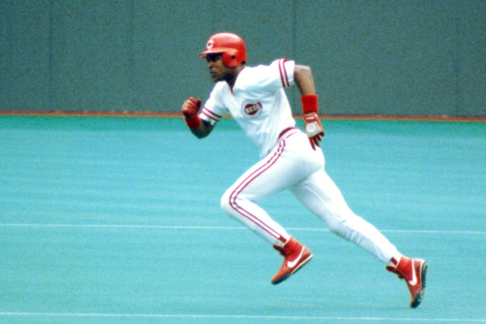 Barry Larkin playing for Cincinnati in Riverfront Stadium in 1990