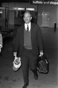 Bas de Gaay Fortman (fractievoorzitter PPR) terug uit de West op Schiphol, Bestanddeelnr 925-3268