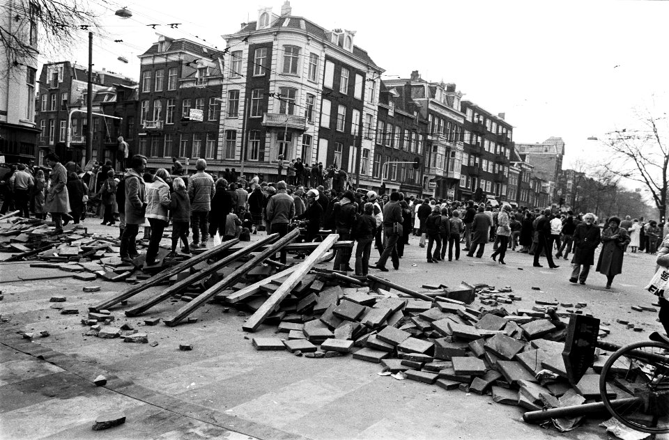 Barricaden rond kraakpand in Vondelstraat Amsterdam overzichten gebarricadeerde, Bestanddeelnr 930-6962