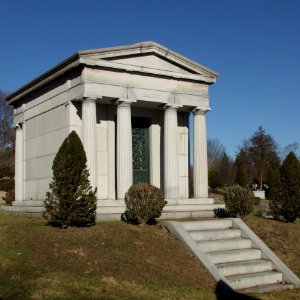 Barrett mausoleum, Sewickley Cemetery, 2014-12-26, 02