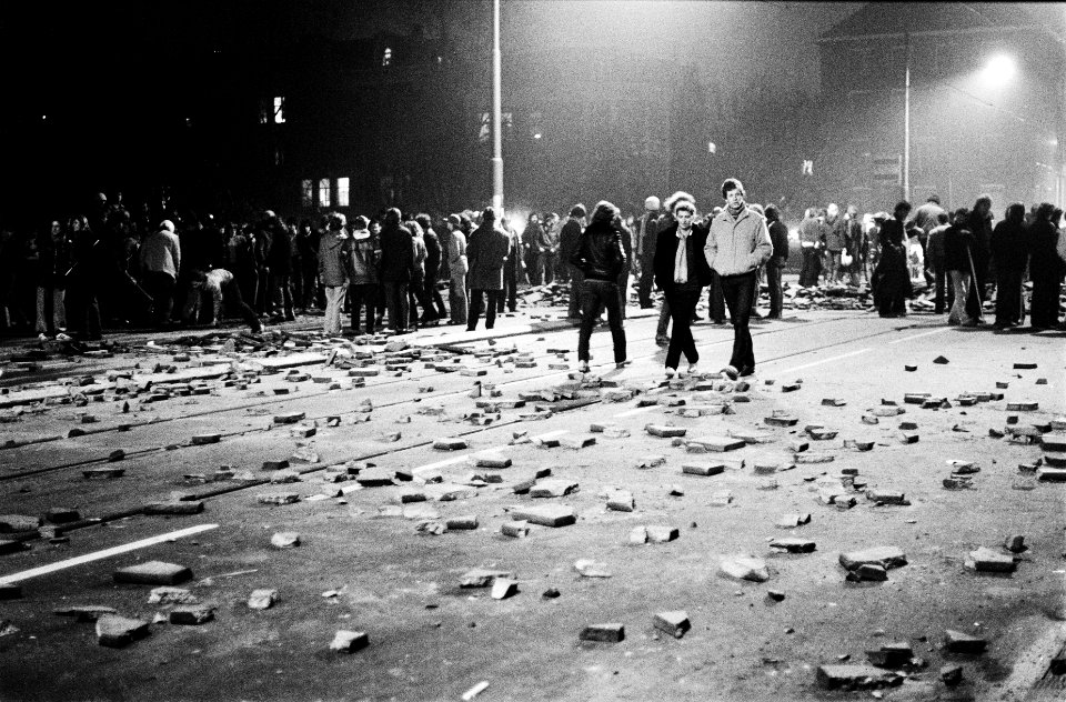 Barricaden rond kraakpand in Vondelstraat Amsterdam overzichten gebarricadeerde, Bestanddeelnr 930-6959