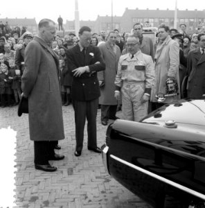 Barend Hoogeveen, voormalig chauffeur van koningin Juliana heeft op het Thomas à, Bestanddeelnr 906-3621