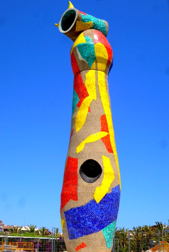 Barcelona - Parc de Joan Miró, escultura 'Dona i Ocell' 2