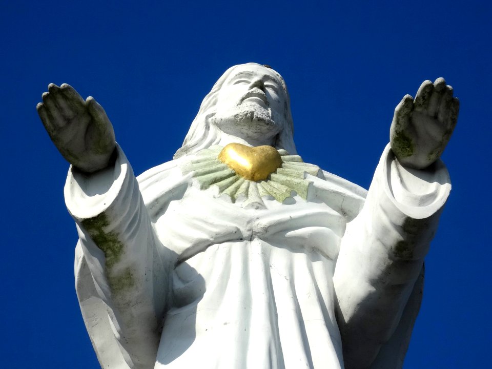 Barcin Jesus sacredheart monument1