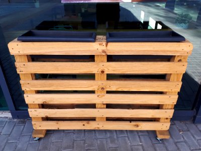 Barcelona pallet planter on wheels 2017 A