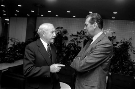 Barend Biesheuvel naar Sovjet Unie uitgeleide gedaan door ambassadeur Romanov, Bestanddeelnr 928-8645
